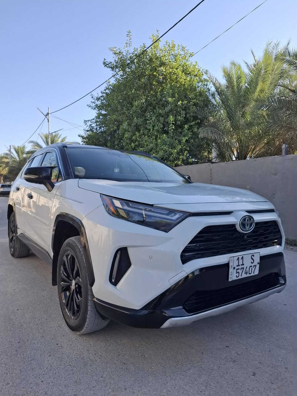 RAV4  2023 XSE HYBRID
BLACK TOP
BLACK EDITION 
ماشية ٤٣ الف مايل 
ارباگ بردة 
ارباك ستيرن راجع كبسولة يعني شغال راجع وكالة
مرقم بغداد بأسمي 
بيها صبغ ربع الجاملغ الامامي اليسار 
السيارة فول مواصفات 
شاحن وايرلس 
كشنات جلد
٥ كامرات 
اشاير بالمري
فتحة سقف 
بصمة ابواب ٤ مع دخول ذكي 
سستم صوت JBL
دمام خلفي JBL
كشن تدفئة 
صندوق كهرباء 
صندوق چلاق ينفتح بالرجل
خزن ميموري للكشن
وبعد بيها هواااي مواصفات 

مكان السيارة بعقوبة 
للأستفسار اكثر الإتصال على الرقم 
***********
