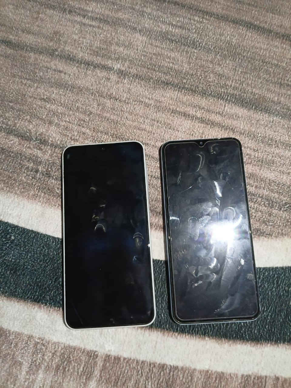 جهاز A16 ذاكره 128بعده جديد قبل فتره ماخذه 
الجهاز الثاني A13 ذاكره 64نضيف مكسوره بي الگزازه مال كامره بس ممأثره عالكامره واضحه 
ثنينهن 225 
الكماليه 
للأستفسار *********** بغداد, العراق
