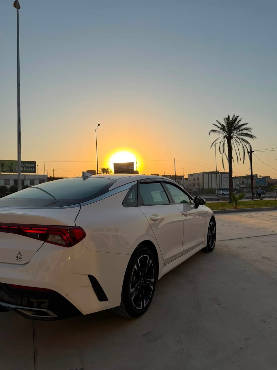 كيا K5 للبيع 2023
السيارة امريكية مكفولة كفالة عامة كلين 
مواصفات السيارة 
    شاشة لمس 
* دعم Apple CarPlay وAndroid Auto لاسلكيًا.
* تشغيل السيارة عن بعد 
* كاميرا خلفية.
* مثبت سرعة ذكي.
* المحافظة على المسار.
* فرامل طوارئ أوتوماتيكية
* مراقبة النقطة العمياء
* كشن كهرباء 
* حساسات امامية خلفية 
* صندوق ذكي عند الاقتراب 
* مسطرة خلفية لد كامل على طول الجنطة 
* المحرك 1.6T 
* مشي السيارة : 54mi 
* رقم بغداد تحويل ثاني يوم 
* السعر 174 $ورقة وبيها مجال بسيط 
 ***********
