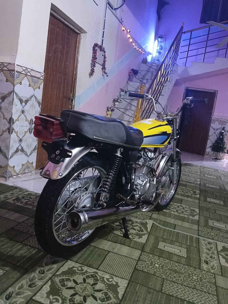 سلام عليكم شباب دراجه للبيع موديل 22سنويه رقم بعدة على  سحك اسعر خاص وهذا رقمي ***********
