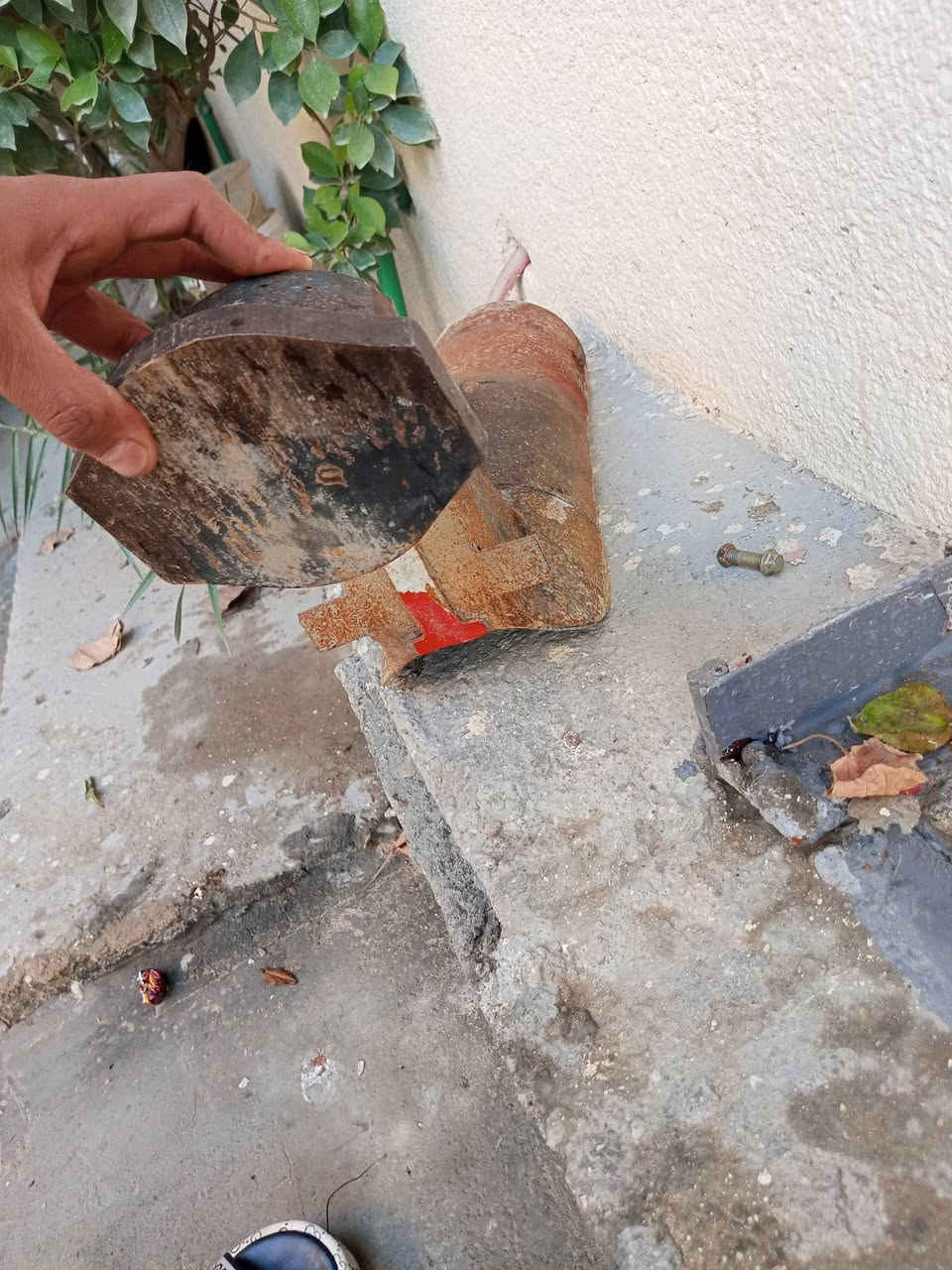 راسطه للبيع نضيفه مثقبه كامله عوزها بس صبغ سعر 45مكاني الحر ***********
