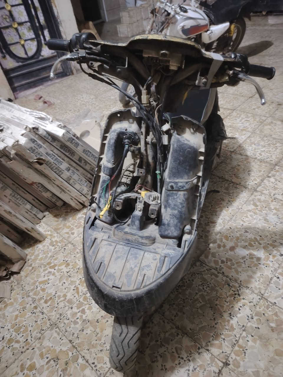 سلام عليكم شباب دراجه بطه للبيع سعر 125 وبيه مجال الشراي يجي خاص او يتصل عل رقم *********** مكاني ميسان بحي العسكري يم مدرسه الحشد
