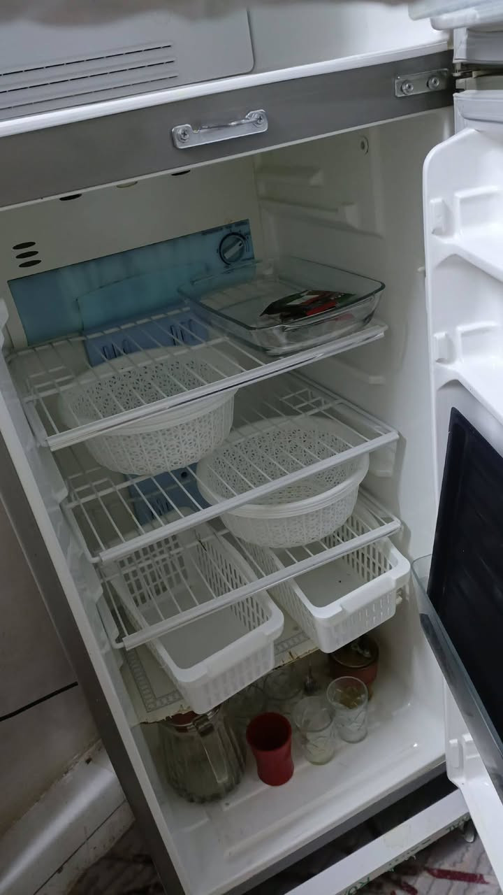 ثلاجه. نوعية توشيبه  نظافه 100% للبيع سعره 135 بيها مجال قليل للستفسار الاتصال على رقم ***********
