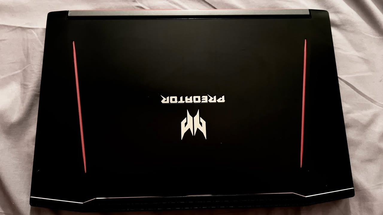 لاب توب ايسر بريداتورهيليوس٣٠٠
Acer Predator Gaming Laptop للبيع 🔥

مواصفات الجهاز:  
• الموديل: Acer Predator  
• المعالج: Intel Core i7-8750H بسرعة 2.20GHz (Turbo يصل إلى 4.1GHz)  
• عدد الأنوية: 6 Cores / 12 Threads  
• الرام: 16GB RAM  
• كرت الشاشة: NVIDIA GeForce GTX 1060 سعة 6GB  
• الشاشة: 15.6 بوصة Full HD بدقة 1920×1080  
• التخزين: SSD سريع + HDD للتخزين  
• نظام التشغيل: Windows 11 Pro إصدار 64-bit  
• إصدار الويندوز: 25H2  
• لوحة مفاتيح بإضاءة حمراء (Gaming Keyboard)  
• نظام تبريد Predator القوي للألعاب  

حالة الجهاز:  
نظيف جداً واستعمال خفيف، يعمل بكفاءة عالية بدون أي مشاكل.

الاستخدام:  
مناسب للألعاب القوية، التصميم، المونتاج، والبرامج الثقيلة.

السعر:٧٥٠ وبي مجال
مكاني بغداد المنصور
الشراي يكتب بتعليقات او يدخل خاص


**إذا كنت صاحب هذا الإعلان وتريد حذفه لأي سبب، رجاءا أرسل رسالة إلى الدعم الفني**