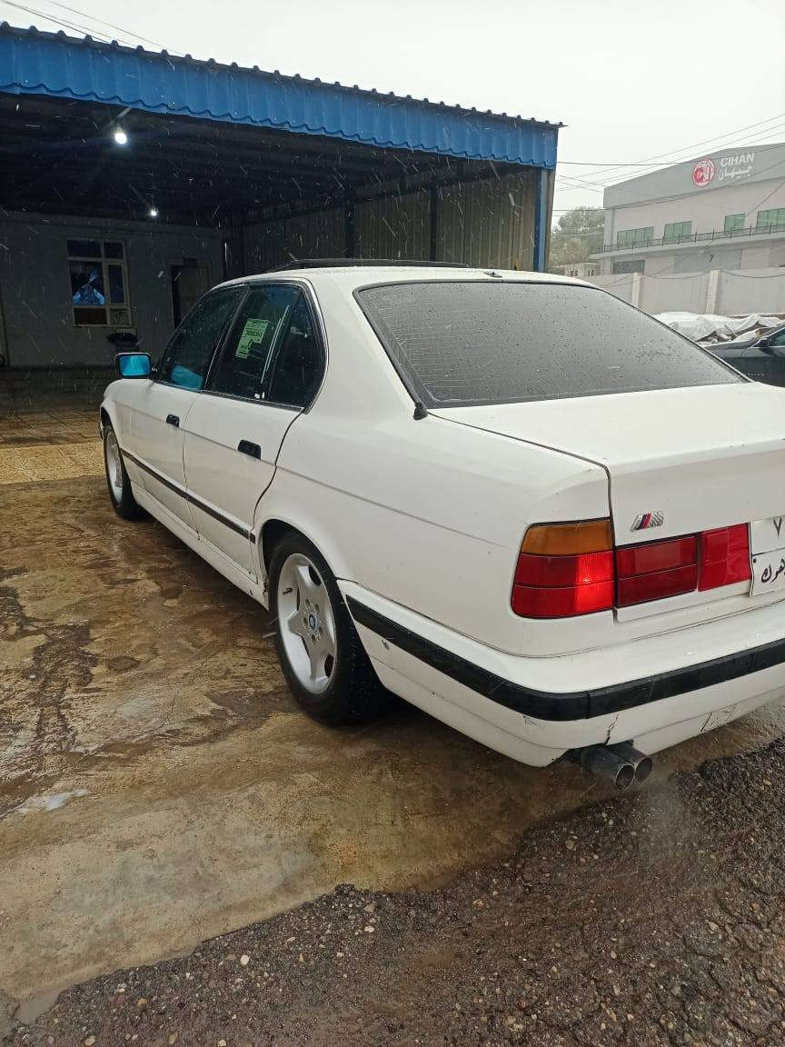 بی ێم مودیل 1992 مەکینە525گیر عادی سەقف سلایت تەبرید بی دەعمه جار رەقەمی ویل کەپ کوشن جلد غرامه 750هزار یەل سەر سیارە یال زاخو رەقم تله فون ***********سعر53مجال
