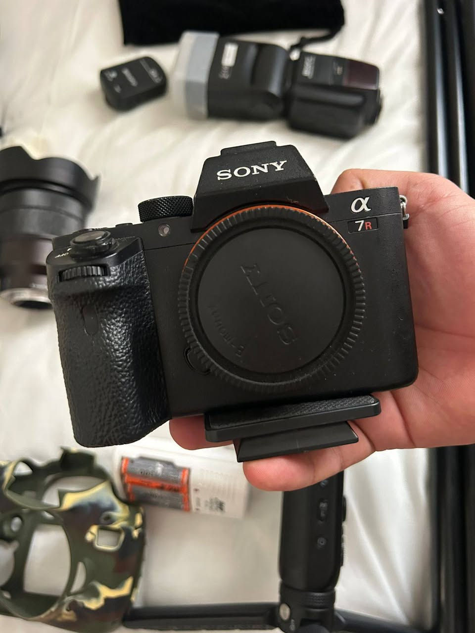 معدات تصويركاملة للبيع
كاميرا سوني a7 r2 مع عدسة من نوع zeiss الواسعة 16-36

رونين ويبل اس  كامل ملحقات مستخدم استخدام بسيط

فلاش ترايبو مع التريكر مع باتريات شحن ويا الشاحنه مالهم

مع كروما لونين ابيض أخضر ويا الاستاندات كاملة

ابيع شلع والي يريد منهن شغلة هم ابيع متواجد واتس اب

***********
