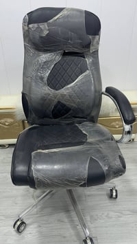 كرسي مكتبي • للبيع