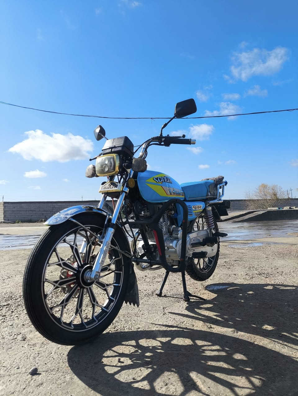 السلام عليكم دراجة للبيع مديل 2024 مكفولة سبانة مامدودة علية محركة مكفول اوراق موجودة السعر 700 وبيه مجال ***********
