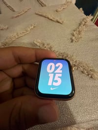 ساعه ابل se حجم 44 ساعه جديده مكفوله من الشخط  بطاريه 96  فقط الساعه و...