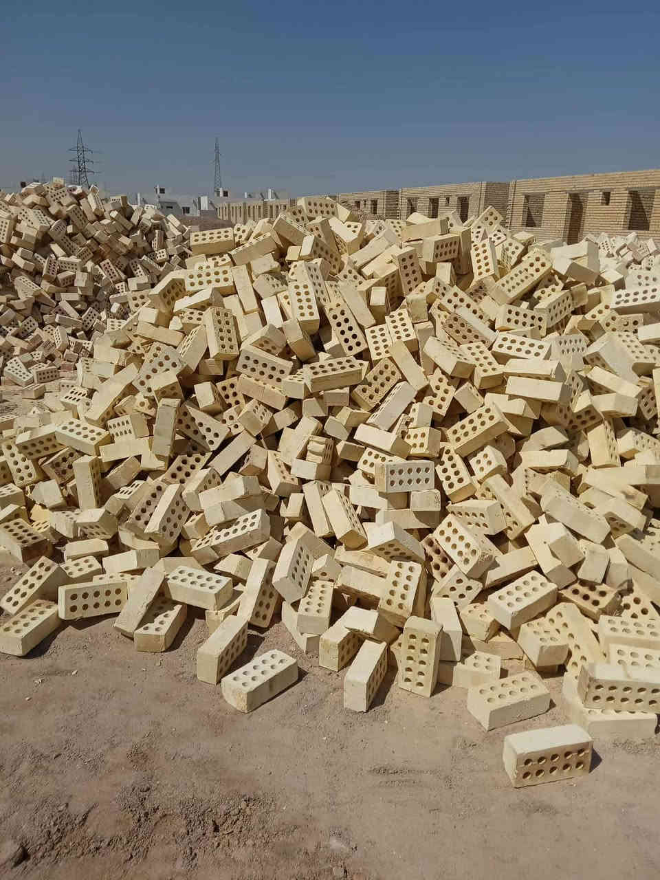 تجهيز الطابوق الجمهوري درجه اولى شرط المكلاب حواف حاده وقالب عدل واملاح قليله جداً ويجي زياده لكل دبل 250 طابوكه للطلب والاستفسار: *********** 📞
