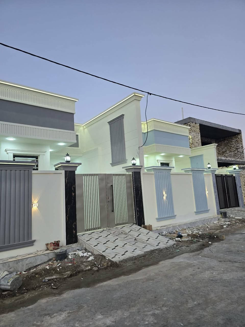 🏡2 بيوت للبيع_بناء حديث غير مسكون كونكريت مسلح
الديوانية / مجمع حيدر ابن حجي هندي بلوك 13 حولي الجامعة . 
🔸طابو زراعي سند 25  . 
المساحة 200م² – طابق واحد
🔹 2 غرفه نوم + استقبال + صالة
🔹 3 صحيات
🔹 مطبخ 
📞 للاستفسار: [***********]
🔸 او مراسـلة الصـفـحـة
