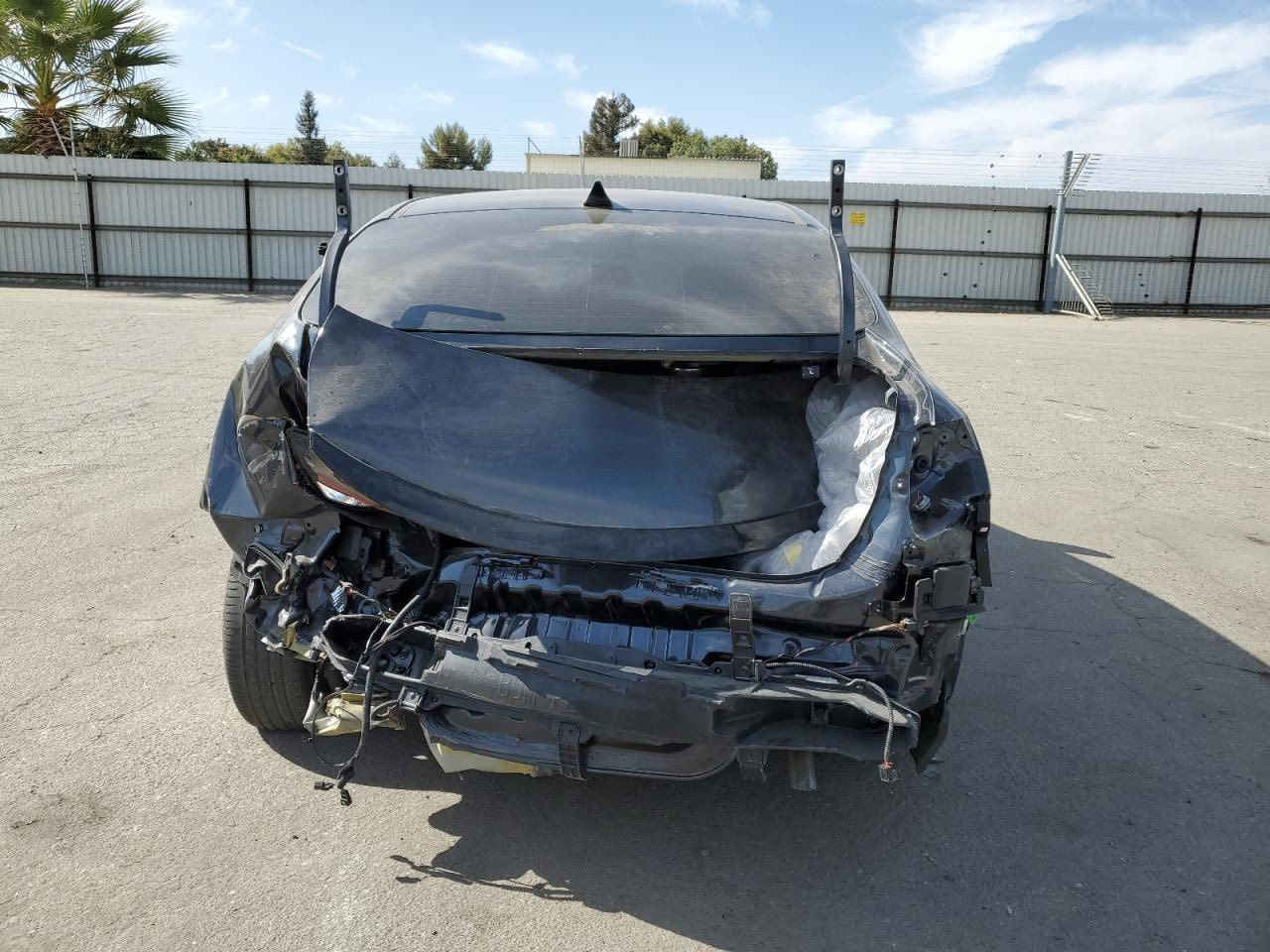 السلام عليكم
للبيع كيا فورتي جتي لاين ٢٠٢٣ مرقم كامل سياره بغداد 
ماشيه ٢٩ ألف وحادثها موضح بلصور 
سياره فول موصفات جتي لاين معروفه موقع سياره بغداد كراده 
رقم موبايل ***********
سعرها ١٦٧$. وبيها مجال بسيط
