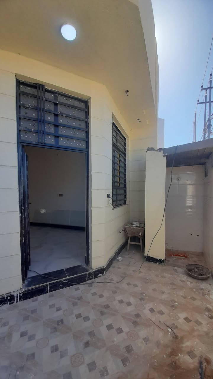 توفر مشتمل حديث للبيع او الايجار ورديه شارع المشجر سنتر عالشارع  يكون من استقبال مطبخ كبير غرفة نوم مجمعات صحيه داخل وخارج منور بيتونه السعر 57 بي مجال وسعر الايجار 250 اي استفسار عالرقم ***********
