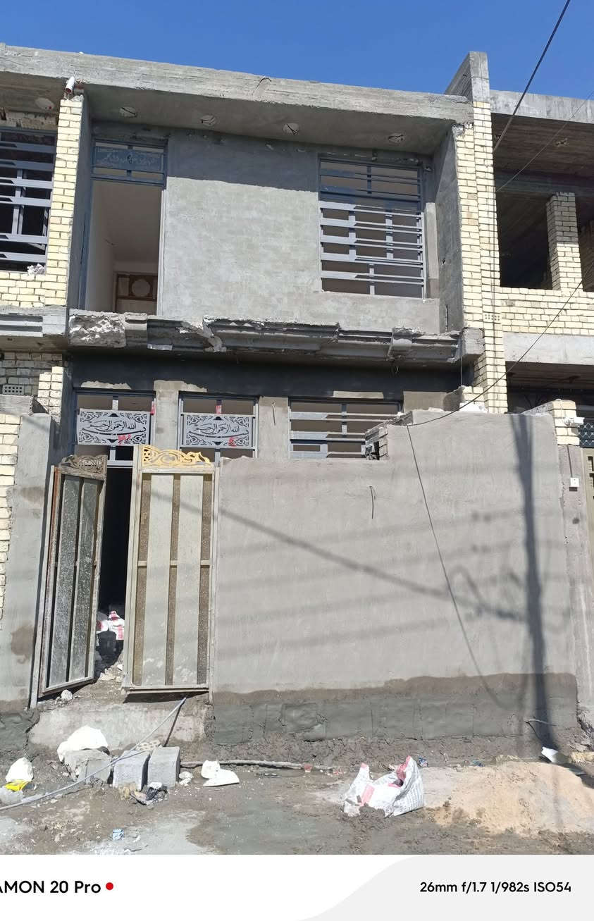 بيت للبيع قطاع سته مقابيل مدارس المستوصف مال عماري شارع الرئيسي مال 77 مساحه 90 متر بيت بنيان جديد طابوق جمهوري الشراي خابر على***********باقي الارضيه ويكمل كامل ابيعه قريب على المعارض مال حي النصر مدارس بس تعبر الشارع يعني بعد اسبوع كمله  علي رافت 60 قاط ونص باقي له نقص بس ارضيه خدمات موجوده
