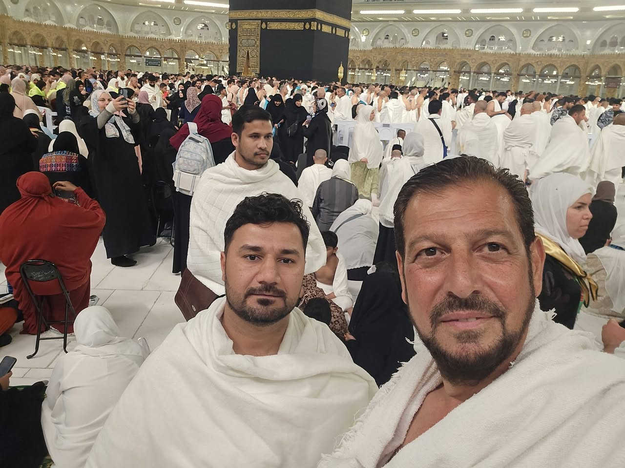 الحمدلله رب العالمين أكملت قافلتي عمرة أواخر شهر رمضان المبارك بكل يسر في أجواء جميلة وأيمانية رغم توقف الطواف لعدة مرات وجميع معتمرينا بخير وصحة وسلامة وأسأل الله أن يتقبل منهم عمرتهم ويرزقهم العوده مرات بعد كرات 

أخوكم خادم ضيوف الرحمن وصديق المعتمرين الحاج صلاح الدين التميمي 
للمعلومات الاتصال على الماسنجر او الوتساب أو الرقم 
    ***********
