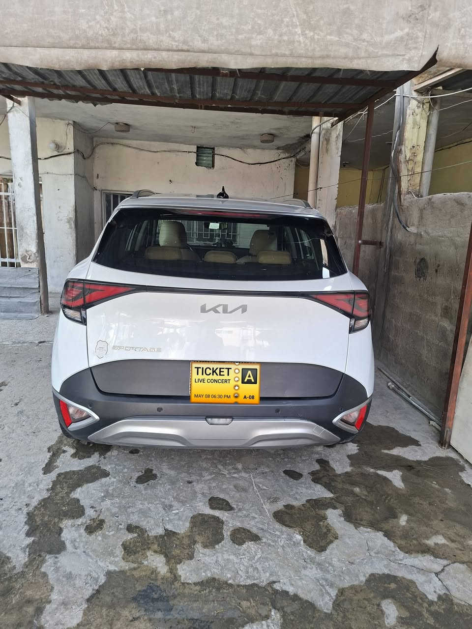 السلام عليكم 
للبيع كيا سبورتج 2023 مكفولة السيارة باسمي 
تحكمات جهتين وشفتات  مقود تدفئة  كشنات كهربائية تدفئة كشنات ومقود تشغيل عن بعد 4انظمة قيادة هاند بريك واوتو هولد نزول منحدرات ومثبت سرعة كاميرا خلفية دوارة مدوشمة كشنات وارضية تخم تاير جديد دسكات اصلية  ادامة منضومة بانزين جرس من تعبر 120ماشية 69 جاهزة السيارة من كل شي السعر 212 وبيه مجال 
م ***********
