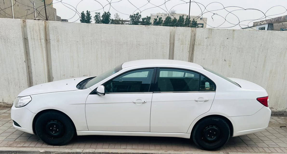 السلام عليكم 
شوفرليت ابيكا موديل 2008خليجي 
مكفوله كفاله عامه عدا بارد بسيط بجاملغ الامامي الايسر السياره جديده كلش 
ماشيه 79 الف 
مكينه2400
رقم بغداد 
سعر ٩٨$بيه مجال 
تلفون ***********
