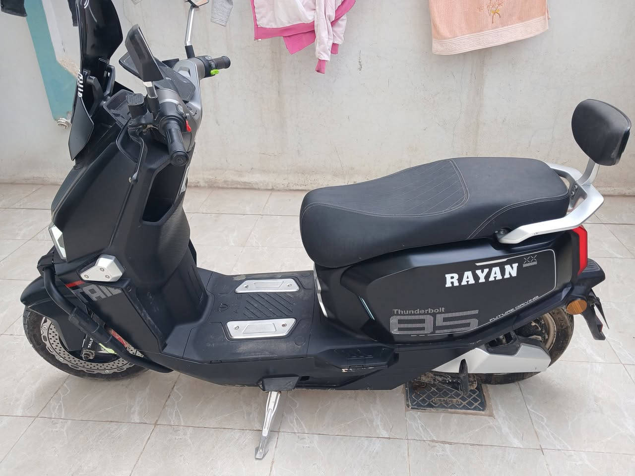 السلام عليكم ..ماطور ريان صاعقه للبيع جدأ جدأ نظيف وعلى ايدي تاريخ الشراء مع وصل شراء بتاريخ 28/6/2025 وبأسمي الوصل..ماشي 33..ومواصفات عالية وبصمة واشتريتو بألف دولار في وقتها تعادل مليون و450......للبيع الان المبلغ المطلوب ( مليون) قابل للتفاوض على ان يرضي الله ورسولة وبدون مضرة..الاتصال *********** وبي واتساب..وشكرأ
