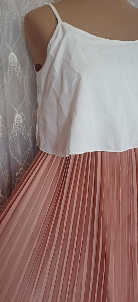 فستان قياس 38/36
شي ان 
السعر 8


**إذا كنت صاحب هذا الإعلان وتريد حذفه لأي سبب، رجاءا أرسل رسالة إلى الدعم الفني**