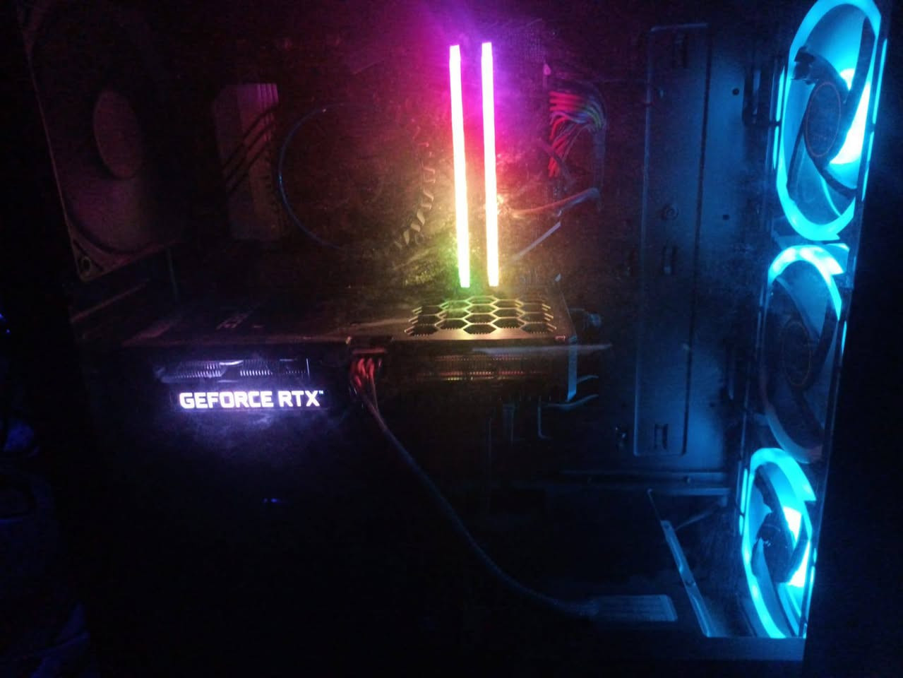 اpc نظيف للبيع
الموصفات:
Cup i5 12400f
M.B ASUS PRIME B760M-A
Vga palit RTX 3060 12G 192Bit
Ram corsair vengernce pro s1 RGB 8G 3200HZ BLACK(عدد2)
Hard value Tech basice 256g ssd
Hard seagate 1t.b sata 7200 (عدد 2)
Case gamdias TALOS M1 ELITE
Power supply ROCKET 750W
الشاشة:
 led samsung 27 if27 g35t gaming 144hz 1ms

الكيبورد:K.B REDDRAGON K551A-MITRA
الماوس:PAD MOUSE 800*300MM

 ups 1500wb
يظل وياك تقريبا نص ساعة مشتغل 

+ما داخل اي تصليح و نظيف جدا
السعر: 1,800,000 دينار 
المكان: البصرة المشراق
الرقم: ***********
تفاصيل اكثر تفضل خاص
