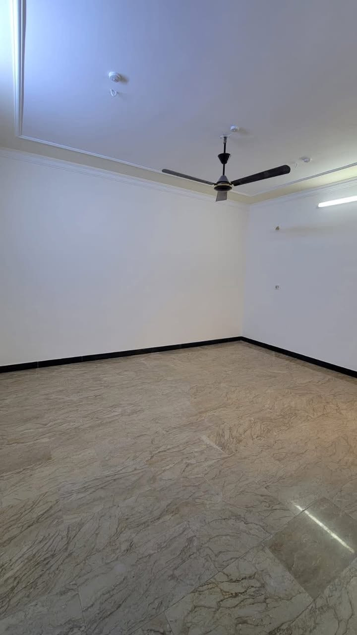 📢 منشور رقم: ((621))
💎 للإيجار في السيدية 💎
🏠 مكتب المتحدة للاستثمار العقاري
بيت💒 طابقين  مساحة 100متر      
يتكون من:. 
💠4 غرف نوم 
💠 صالة واسعة
💠 مطبخ 
💠 خدمات عدد2
💠كراج 

بدل الايجار مليون وربع 
📍 الموقع: السيدية مربع تبوك 

————————————
📞للاستفسار:☎️ ***********

📍 موقع المكتب:
 السيدية – قرب  مجمع السفير 

🏢 المتحدة للاستثمار العقاري
