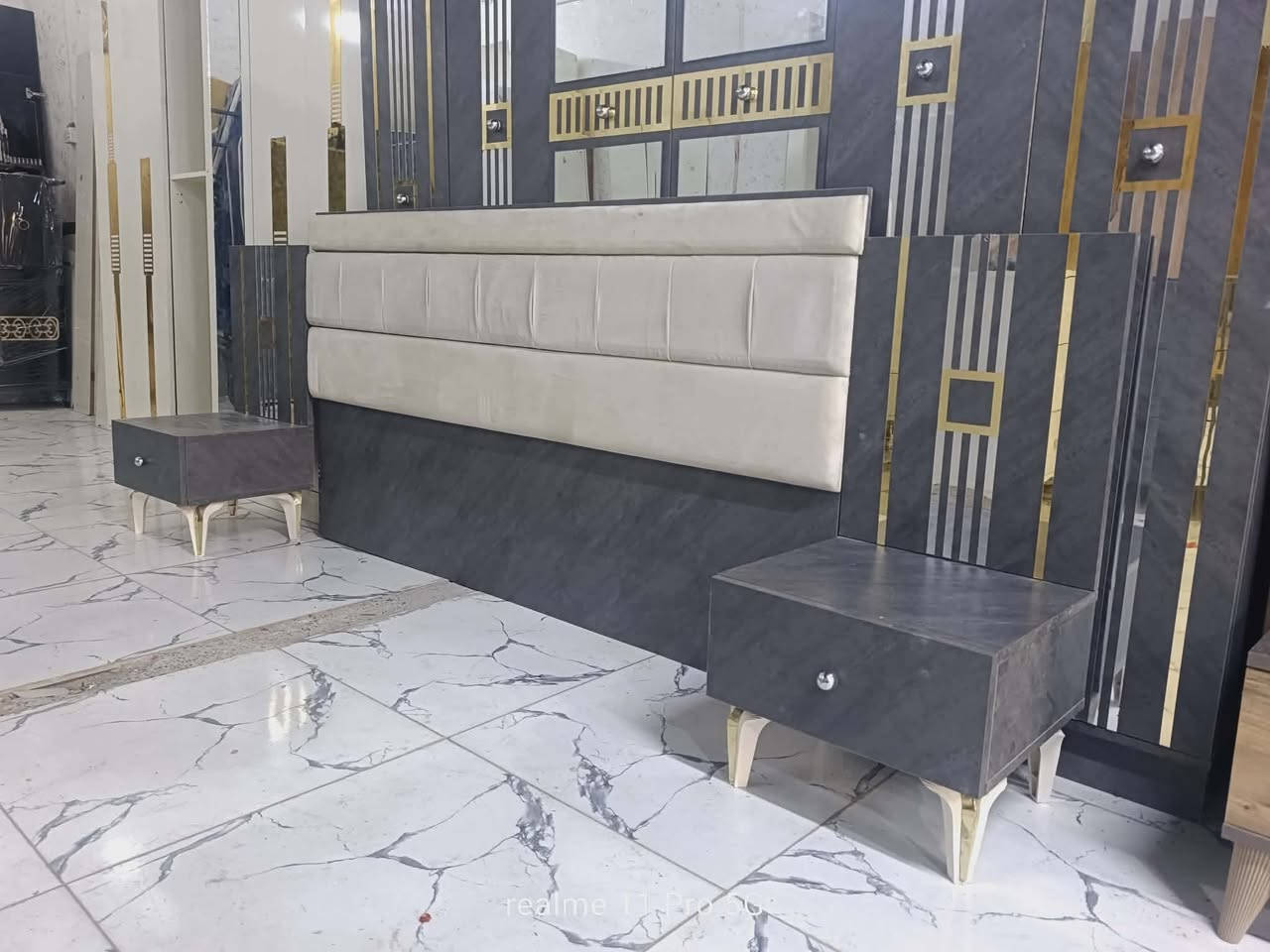 غرفة نوم تركي مستخدم😍💥 
 نضافة95💯
عدد القطع / 5
نضام / ابواب 🦋✨
سعر / 450🤍✨
شد ونقل داخل بغداد مجاني🛻
يوجود توصيل محافضات


**إذا كنت صاحب هذا الإعلان وتريد حذفه لأي سبب، رجاءا أرسل رسالة إلى الدعم الفني**