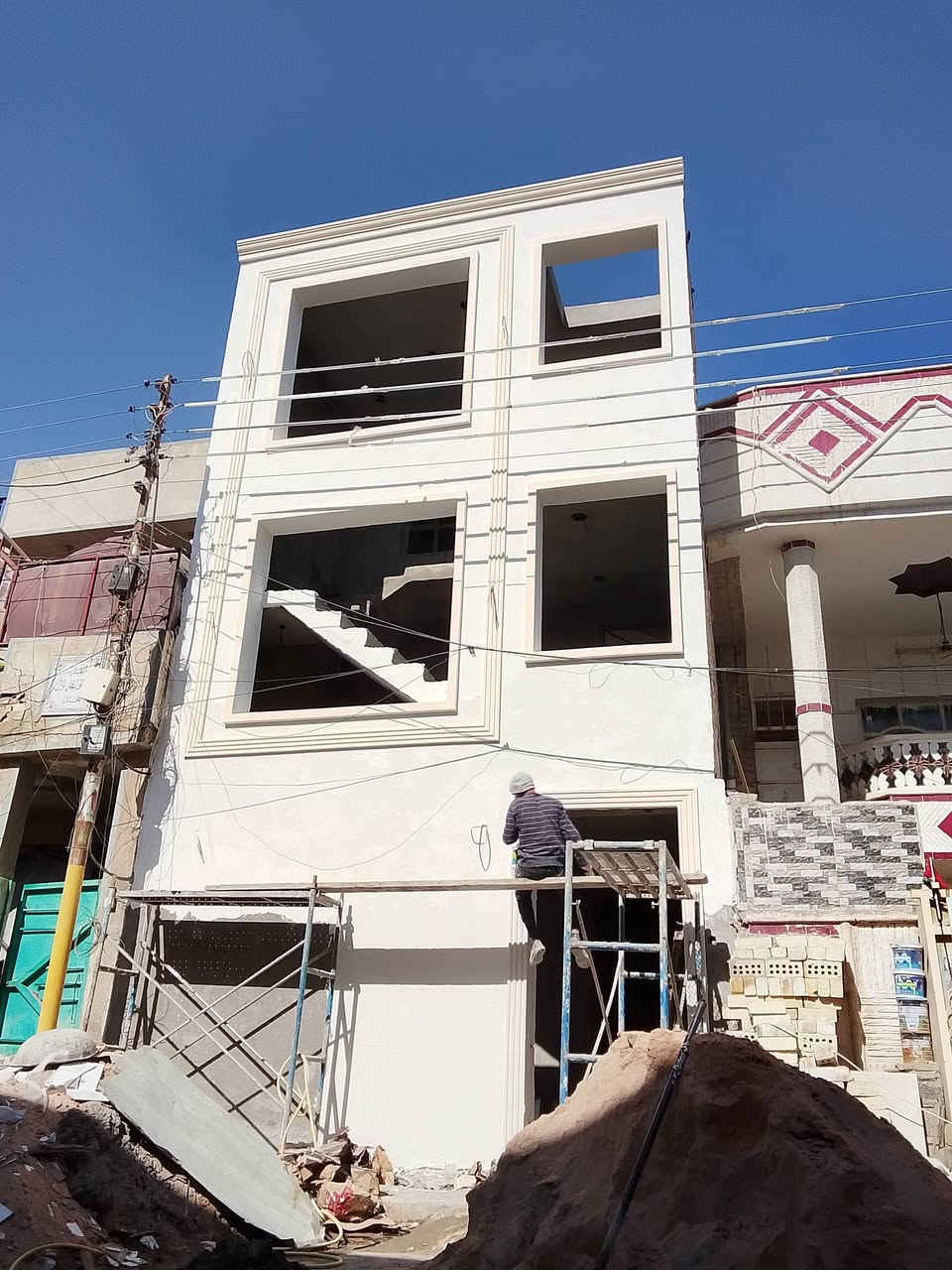 كادر مصري درجة اولى لبخ وفوم وطلس ونتر وتشطيب وجهات كسر زجاج تفكيم متفرغ *********** بغداد الكرده شغل علي أعلي مستوي بفصل الله أبو محمد
