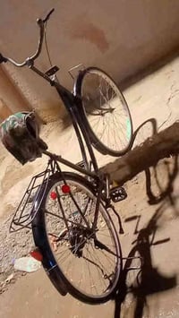 هذا البايسكل للبيع كامل من كل شيء جاملقات فسفوريات ستاند نص ستانذ ثاني...