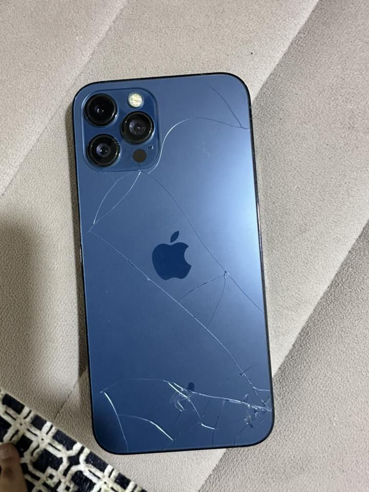 السلام عليكم
١٢ برو ماكس
يرست ابيعه فحم ع هذا وضعه
السعر 175 وبي مجال فحم 
واتساب ***********
