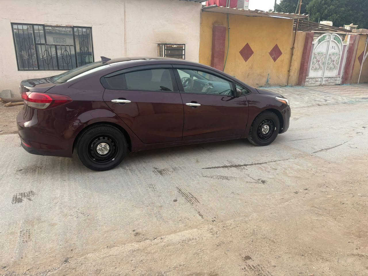 سلام عليكم فورتي 2017 أمريكي مكفول من صبغ وال تبديل فقط بيه بارد جاملغ لامامي لايمن وربع البنيد بسمي نضيفه جدا سنويه وهزه جديده كير محرك تبريد مكفول  مابيه اي نقص السعر ١٢٦ وبيه مجال
بابل / الاسكندريه 
***********
