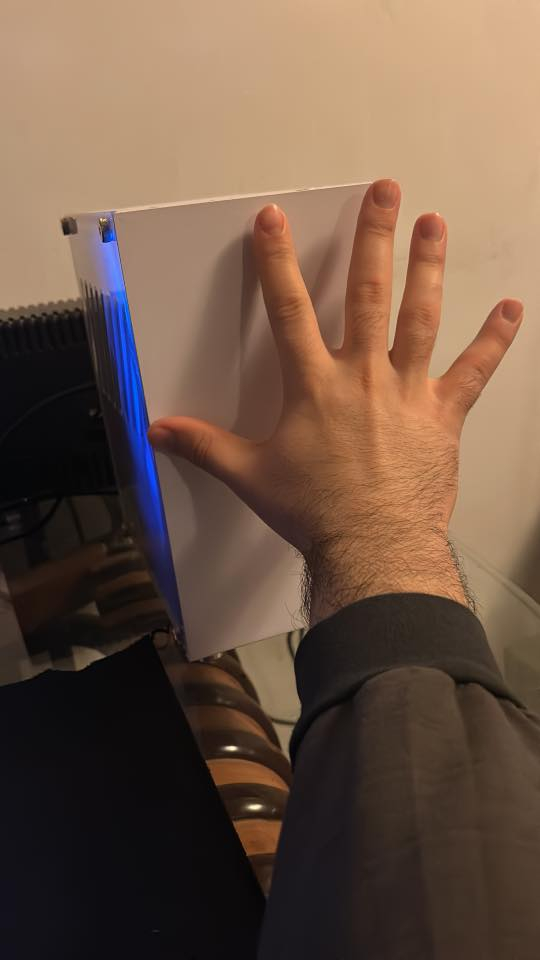 شاشه اللين وير 25/240hz
فول مواصفات
تجميعه
r5 5600
b550auros فول مواصفات وايفاي بلوتوث الخ..
رام 32 3200 فيوري
m.2 512 
ps 550w sfx
rtx 5050 msi
كيس mini atx اي مشكله بحراره التجميعه ماكو تجي تفحص وتاخذ 
سماعات لوجتك سبيكر
سماعات راس محيطي
ماوس كلوريسO
كيبورد ميكانيك
باد ماوس 90/30
ubs 1500 بطاريات وزن 2.2تنسه الفصله
 السعر 1450000
توافق التجميعه فوول  
التجميعه داخل الضمان بعده 
ضمان الي يعجبك تاخذ
تشغل كلشي على فريمات 240
bf1
csgo
valo
forza 5 
rocket
الحراره 
 60/70 باللعب


**إذا كنت صاحب هذا الإعلان وتريد حذفه لأي سبب، رجاءا أرسل رسالة إلى الدعم الفني**