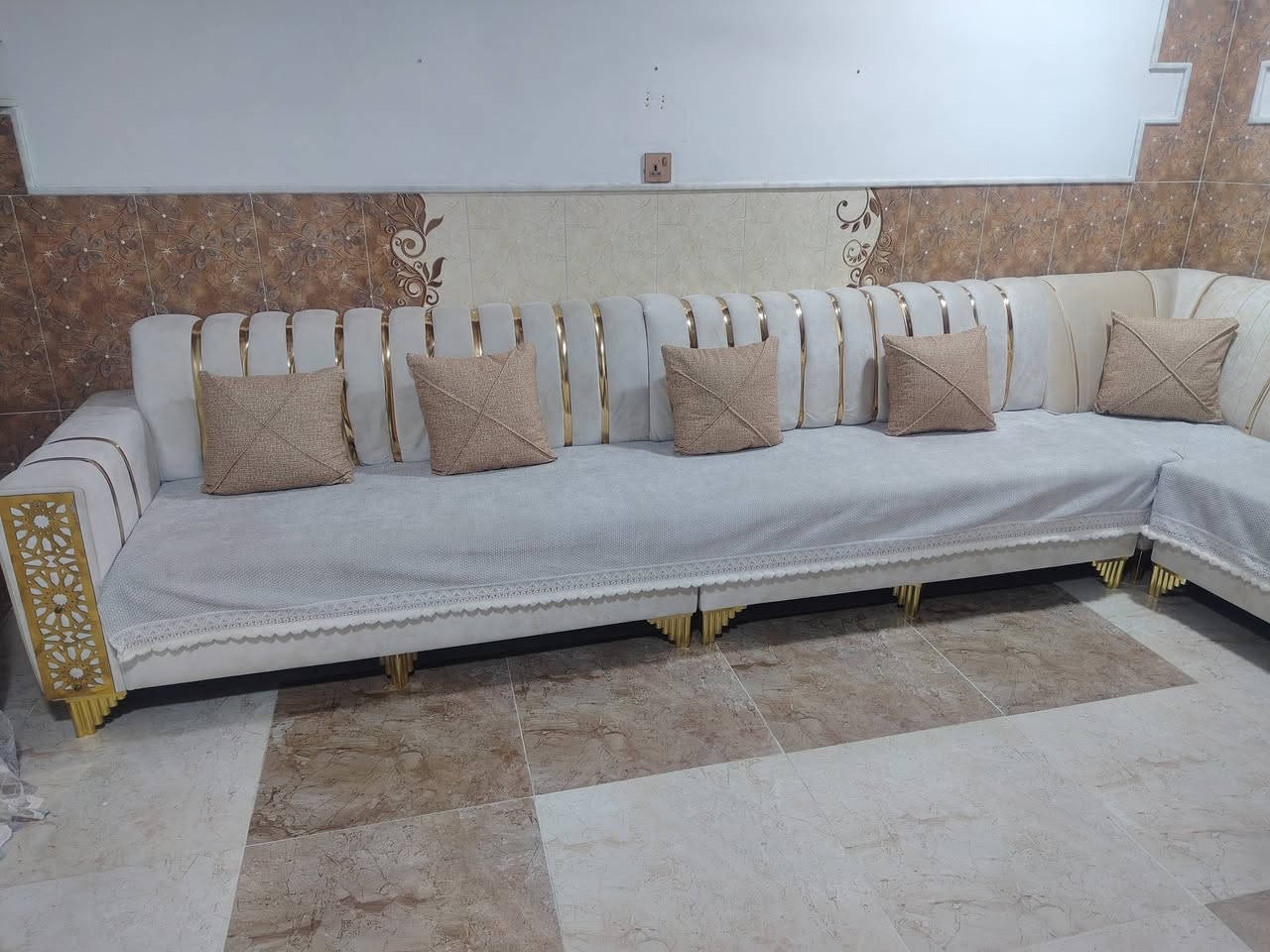 للبيع ديوان تركي 6 امتر سعر 200 الف عنوان رشيدية رقم الهاتف ***********
***********
