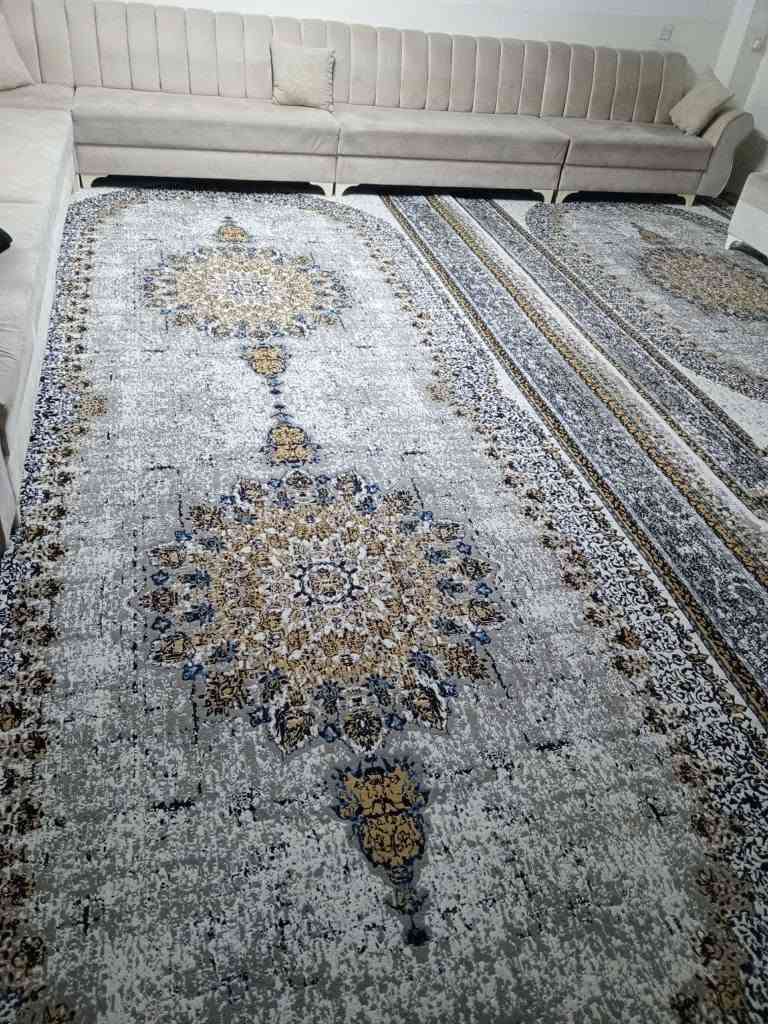 ئەم دوو فەرشە 440شانەیه بۆفرشتن  
قیاسیان 3×6  و2.5×4
زۆرتازە و کەم بەکار هاتوو    هەرکەسویستی پەیوەندی بکات  
***********
شوێن سلێمانی السليمانية, العراق

