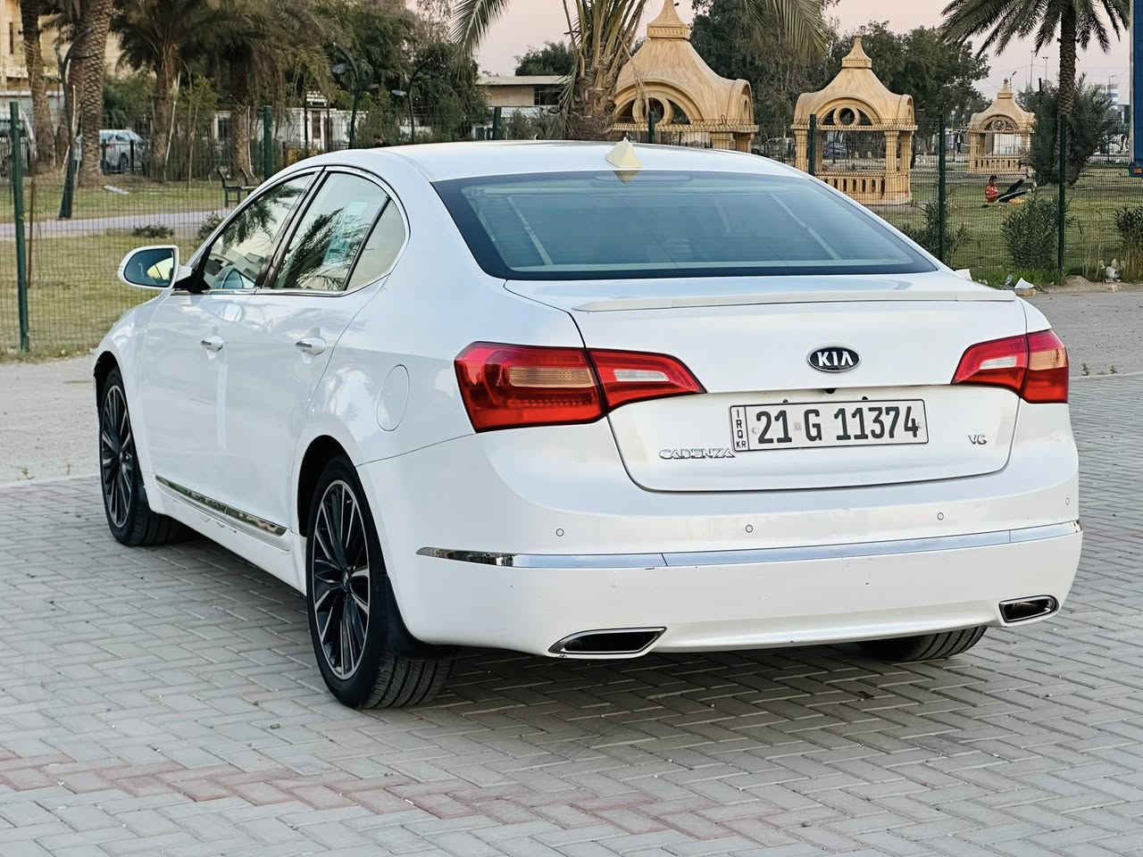 كيا كادنزا
موديل 2013 خليجي
محرك 3500– 6 سلندر 
ماشية 87 .    الف كيلو  شرط لفحص 
      سيارة بسمنة:///// 
سيارة مكفولة كفالة عامة
السيارة جاهزة من كلشي بدون اي نقص 
المواصفات✅ فول لفول عدا لفتحة
-تشغيل بصمة مع بصمة الابواب الامامية
داخل  قرميدي ملكي VIP 
-انارة بالمرايات والابواب الامامية
-كاميرا وحساسات خلفية
-بردة خلفية متحركة
-تبريد قطعتين
-تخم تاير جديد
-كشنات كهربائية جلد تدفئه
-لد امامي وخلفي
-تحكم كامل بالستيرن
-شفتات ستيرن رياضي
-نظام ترحيب 
-سماعات انفنتي 12 سماعة
-اشاير مري+شفط
وباقي مواصفات الكادينزا معروفه
**اخوان بل عافيه ع ياخذه السياره 
السياره جديده ومابيه اي عيب او نقص
السعر 129$$
العنوان بغداد / البلديات
0771 008 7633
