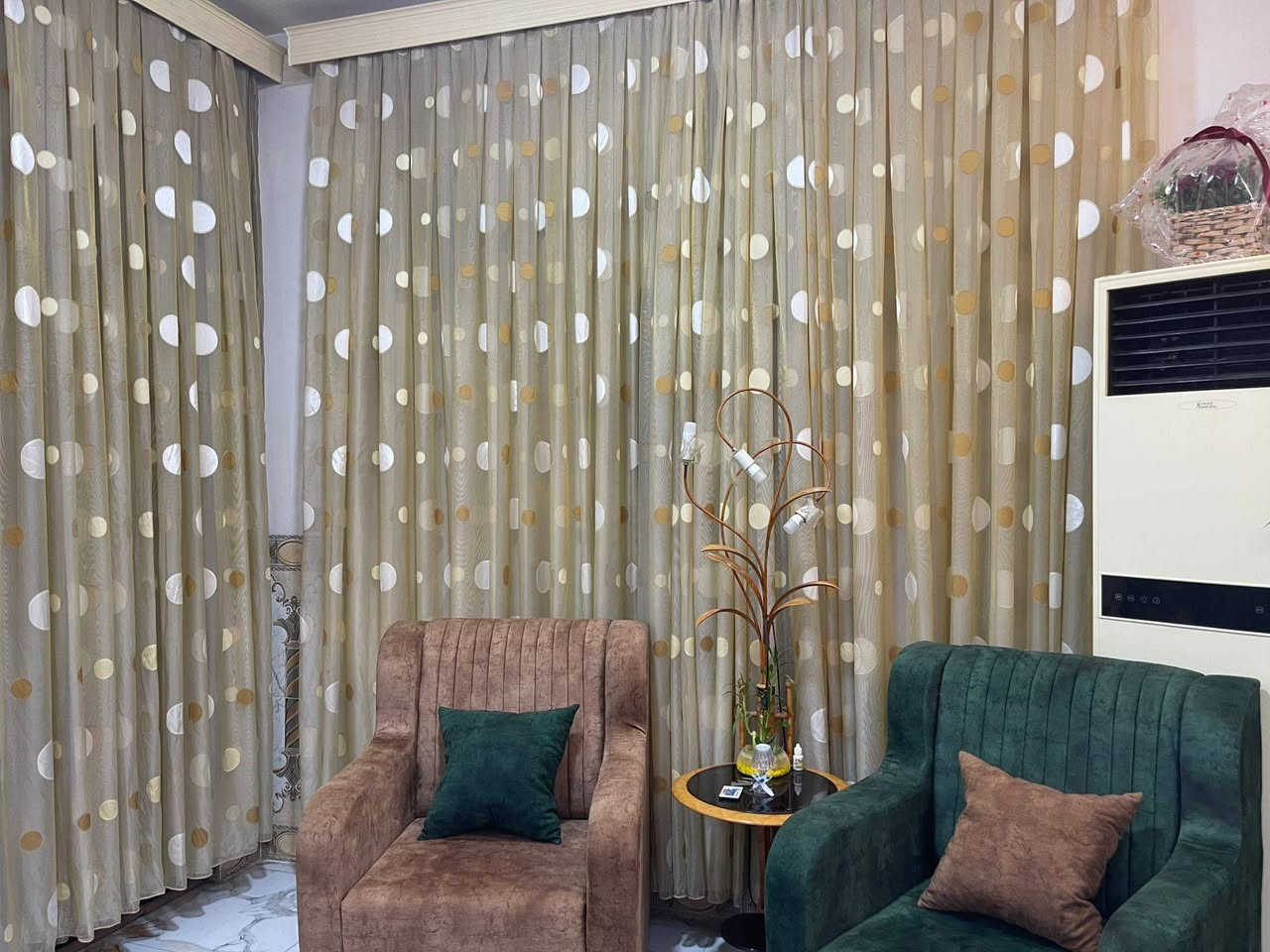 سلام عليكم
مكان كركوك-اثاث تخم خطار للبيع بدون ضرر شغل ايد متكون من 6 قطع 10 نفرات مع 8كوشات 
والطبلات وياهم 5 قطع
ومع بردات 8 قطع شتوي وصيفي 
الاثاث ويا طبلات 650 الف 
بردات 100 الف وبيهم مجال
***********
