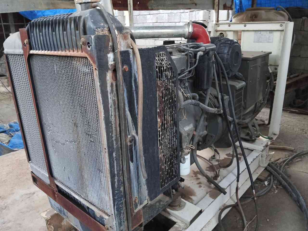 ​⚡️ مولد بيركنز انكليزي  بقوة 100 Kve ⚡️
للبيع مولد كهربائي مميز وبحالة ممتازة واعتمادية المحرك الإنجليزي
​📌 أهم المواصفات:
​القدرة: 100 kVA (قدرة مستمرة) وتصل إلى 110 kVA (حد أقصى).
​المحرك: بيركنز الأصلي (Perkins) موديل 1104C-44TAG2.
​التردد والسرعة: 50 هرتز / 1500 دورة في الدقيقة (متوافق تماماً مع النظام الكهربائي المحلي).
​
​✨ مميزات المولد:
​مجهز بمنظم جهد تلقائي (AVR R250) لضمان استقرار التيار وحماية الأجهزة الكهربائية.
​الاستفسار : ***********
