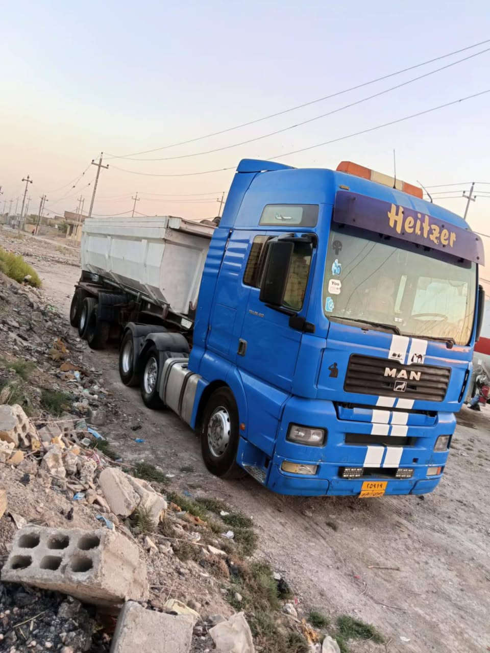 مان موديل 2003 سنكل امامي بلادي بم ونوزل مكينة 410 كير اوتماتيك مربوطة فلات وشغالة قلاب 190 ورقة وبيهة مجال معرض الوفاء حولي المحمودية ***********.واتساب ***********
