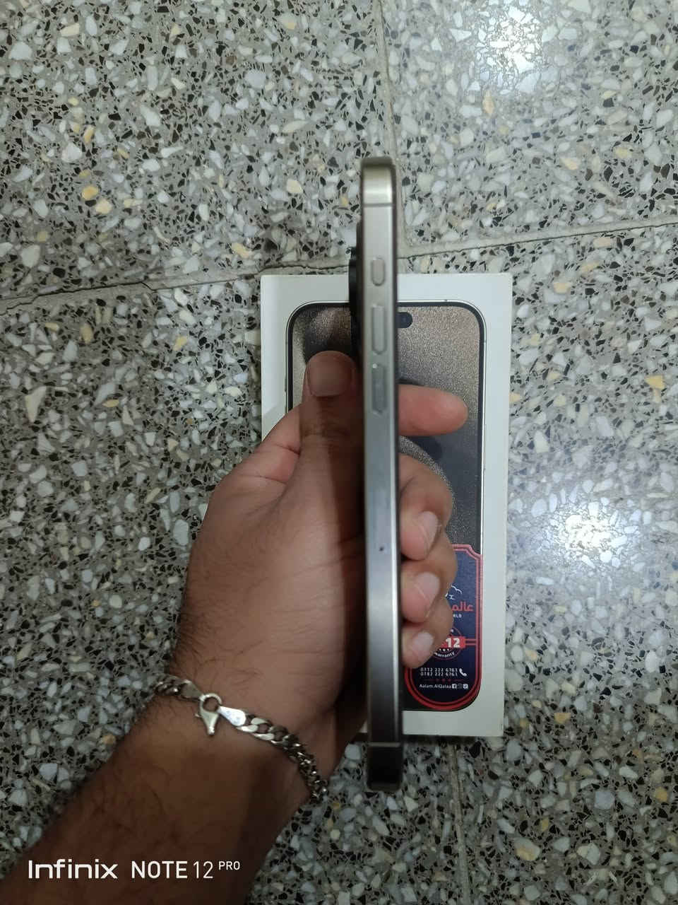 سلام عليكم ايفون 15 برو ماكس ذاكره 256 بطاريه 90 جهاز مكفول مابي اي شخط كامل ملحقاته الكيبل ووياه راس شاحنه مال شركه وكڤر شفاف وكڤرين ثانيات سعره. مليون و 25. وبي مجال بسيط للشراي الجهاز استخدامي الشخصي نضيف جداً متواجد فيس وواتساب ***********
