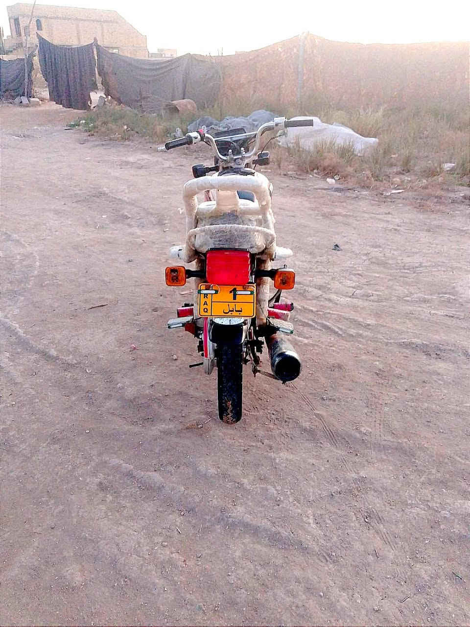 دراجه للبيع موديل 20 اوراق كامله محرك ما مفتوح ولا بخار دراجه حلوه مال جناي مكان ديوانيه دغاره 525 بها مجال رقم الهاتف ***********
