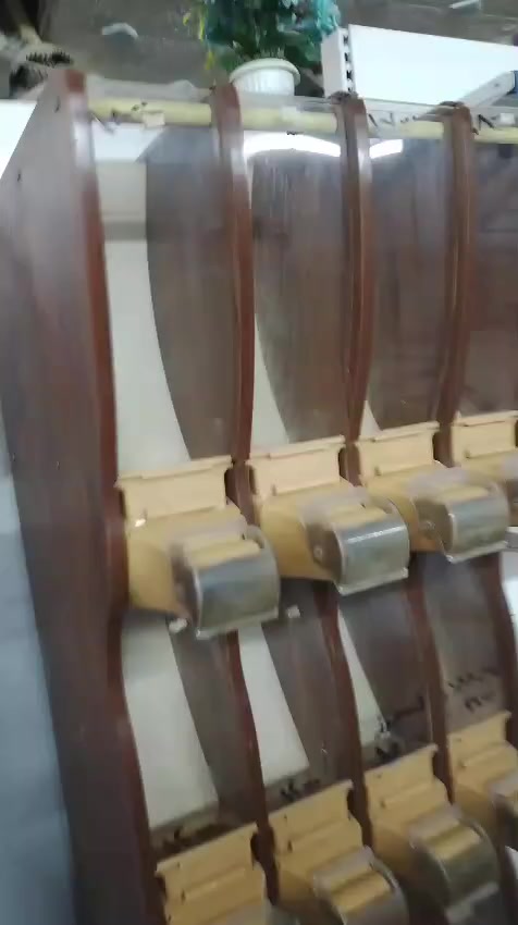 سفينه وصطيه ورفوف جداري وسلات جبس ومال كرزات وما زاهي وميز كاشير للبيع الشراي يتصل العنوان بغداد واكو توصيل ***********
