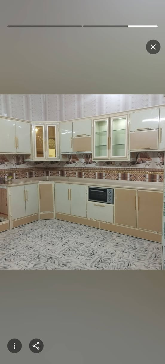 بيت للبيع قرب جامع ام لبنين الحولي مساحه 150متر قابقين جاهز للسكن بيت نضيف صب كونكريت  كامل من كلشي لرضيه مرمر غرفتين مطبخ حار وبارد سعر 90 وبي مجال ***********
