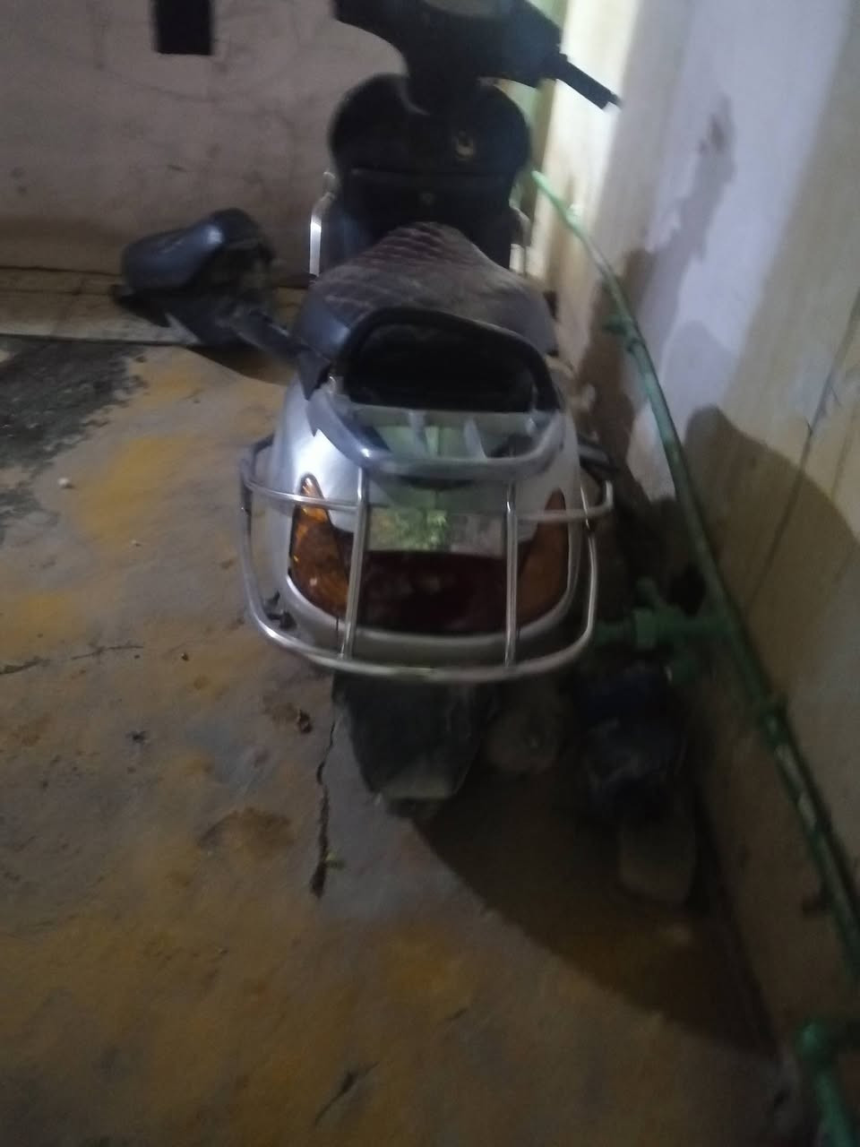 دراجه سبيسي    مجفته  وكامله  هي وكفراته   بس كاطعه نار  ال سعر 300  كوم حديد   ***********
