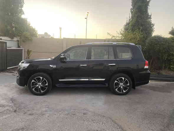 السلام و عليكم
لاندكروزر 2021
لون اسود سيارة نظيفة محرك و گير علي وضع شركة الحجم محرك 5.7 تخم تايرات جديد ماشية 100 الف بية صبخ بونيد و الجاملخ بارد السعر 525 ورقة و مجال ***********
