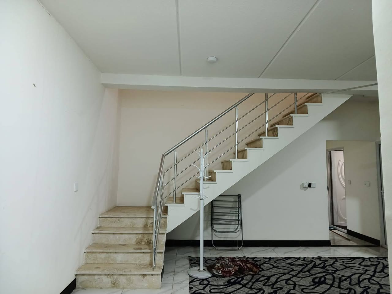 السلام عليكم
يتوفر دار للايجار مجمع قرية الغدير 2
مساحه 150 متر 
الدار جاهز للسكن مع كاونتر وثلاجة وغسالة وسبلت وصالة 
 للاستفسار الاتصال على الرقم 
***********
