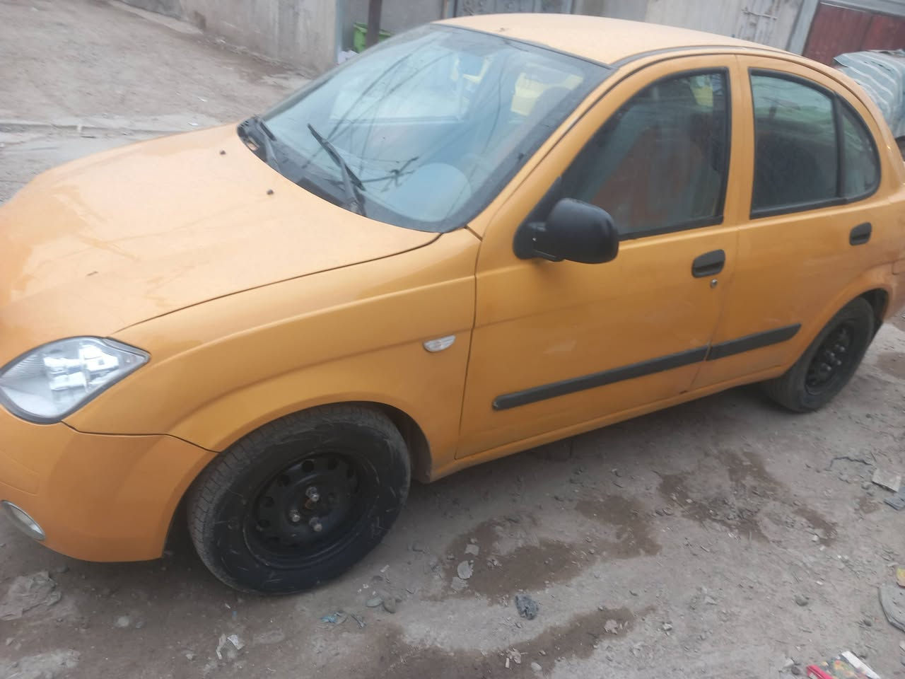 سلام عليكم طيبه موديل ١٥ بيها بنيد مبدل وصبغ جاملغ الباقي جاهز مكينه كهربائيات شغاله صدر امامي وخلفي تخم تايرات دواخل نضيفه مصفره هيه وغرامات سنويه جديده السعر ٣٥ وبيها مجال بسيط رقم الهاتف ***********مكاتبه مروريه
