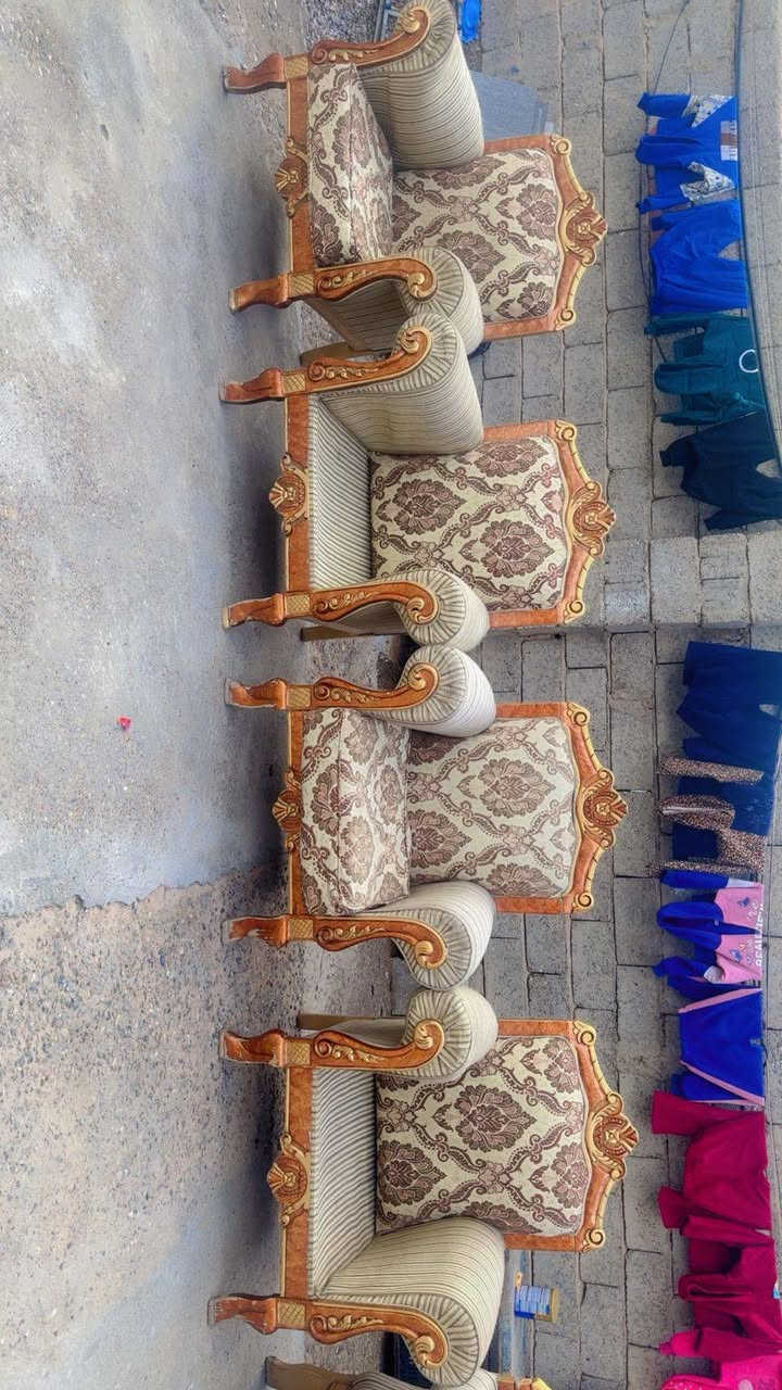 تخم مصري للبيع مستعمل بي ضرربصيط نقص سفنجات مال كراسي فقط 2 السعر 300 وبي مجال الطباخ تركي شغال 250 الف والساحبه طباخ شغاله 75 الف المكان بغداد اكو توصيل بل كروه *********** بي واساب
