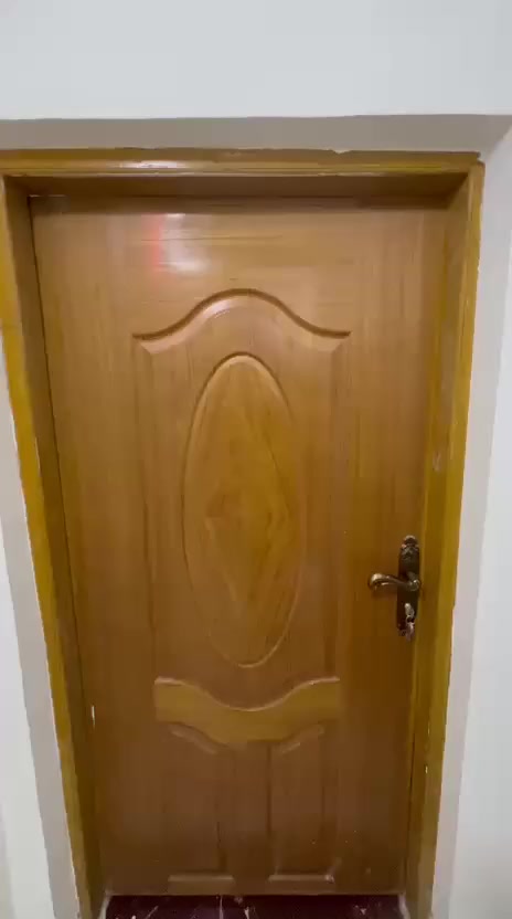 دار للبيع حي النداء منطقه ال58 قريب عله الشارع الكفيل التبليط جدا 
بناء جديد طابوك النهروان 100متر
طابقين الطابق الثاني سويتين يعني غرفتين وصاله ومطبخ عدد 2وصحيات عدد 2 للاستفسار الاتصال على الرقم ***********
