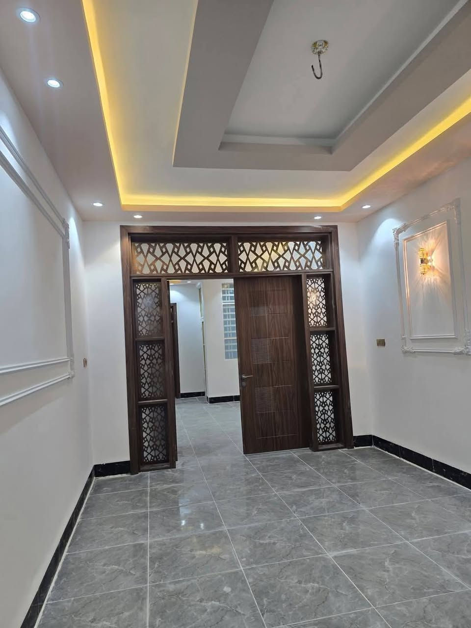 المساحة:150 متر مربعة
💰 السعر:💲 55 مليون (قابل للتفاوض)
🏗️ البناء: طابوك 
🏠 الأساس والسقف: كونكريت

مواصفات البيت:
✅ غرفه2 نوم 🛏️
✅ صالة 🛋️
✅ مطبخ 🍽️
✅ صحيات 🚿
استقبال 
عنوان مكتب سما مقابل قريه الغدير عامود 282 
الاستفسار ***********
