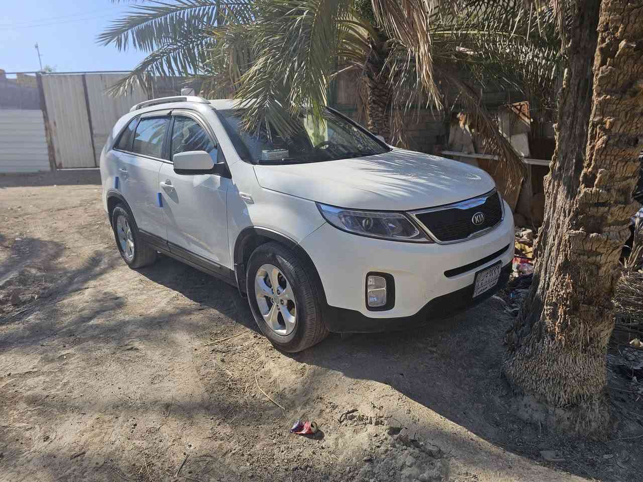 سورنتو 14 خليجي مكفول فقط شبر صبغ باب الصدر البقيه كفاله عامه 
رقم بصره سنوية تنتهي شهر11 بهاي السنه 
6 سلندر 3 قطع تبريد خير من الله 
السياره نص فول ومواصفات السياره معروفه 
السعر 165 وبيها مجال بسيط كلش 
ترهم مراوس بموديل حديث جافيه صفحه او بيها كم قطعه صبغ 
***********
مكان السياره بصره قضاء المدينه
