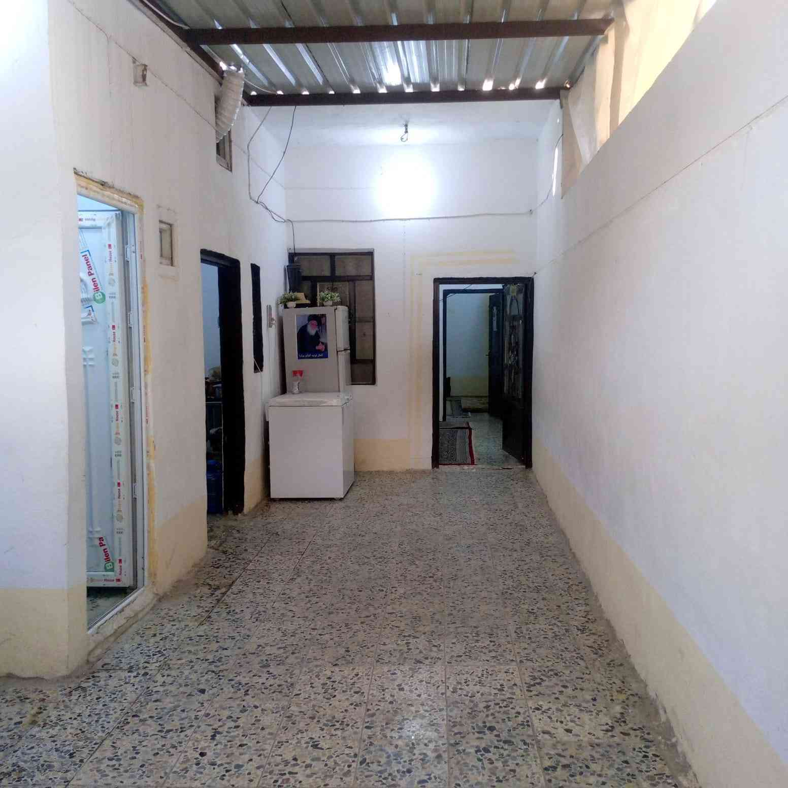 سلام عليكم دار للبيع المساحه 90 متر يحتوي على غرفه وصاله وتخاريج  نجف حي الثوره السعر 16 وبي جمال للاستفسار  تصال على  الرقم ***********
